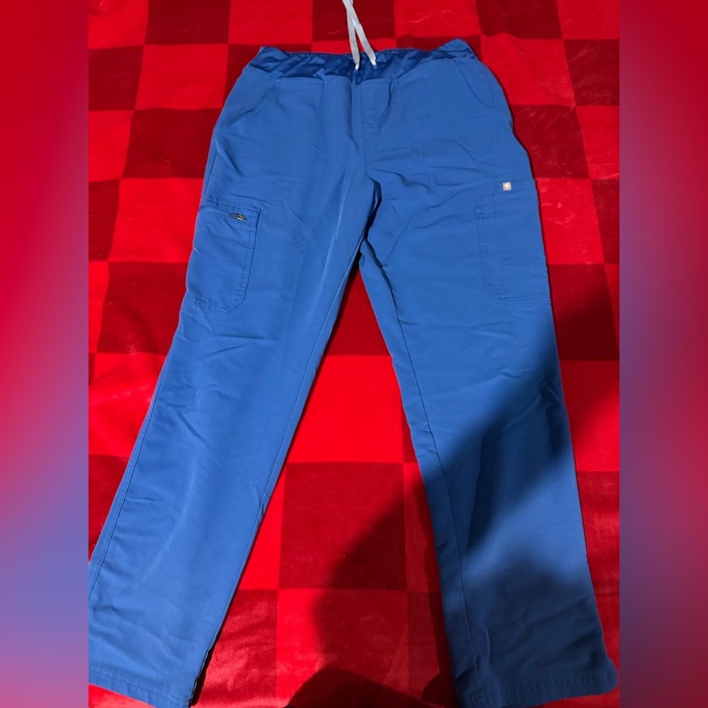 Women's Royal Blue Yola™
High Waisted 2.0 - Skinny
Scrub Pants
L - Royal Blue